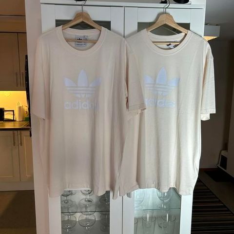 Nye -Adidas T-sjorter