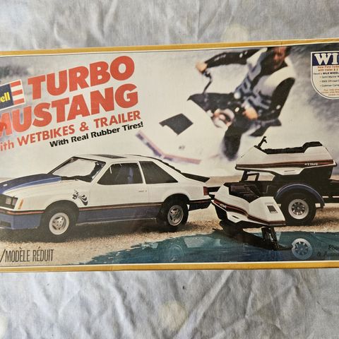 #37. Turbo Mustang with Wetbikes and Trailer plastbyggesett