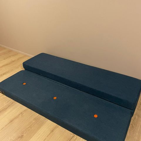 KlipKlap 3 Fold Madrass/Sofa blå m/orange knapper