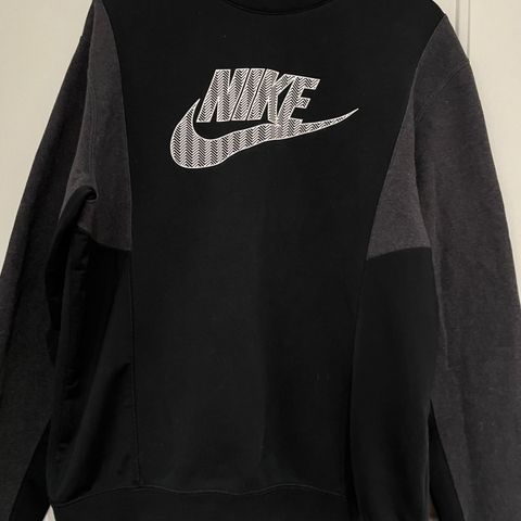 Nike genser str M