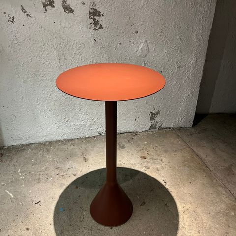 HAY palissade cone table - Som NY, brukt til styling