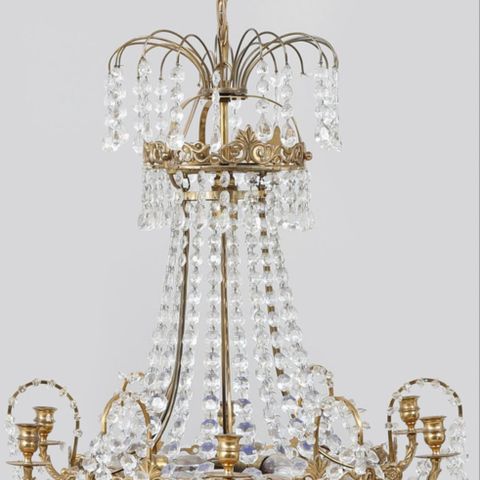 Ekstrem vakker lampe med krystall. Takkrone. Gustaviansk chandelier. Lysekrone