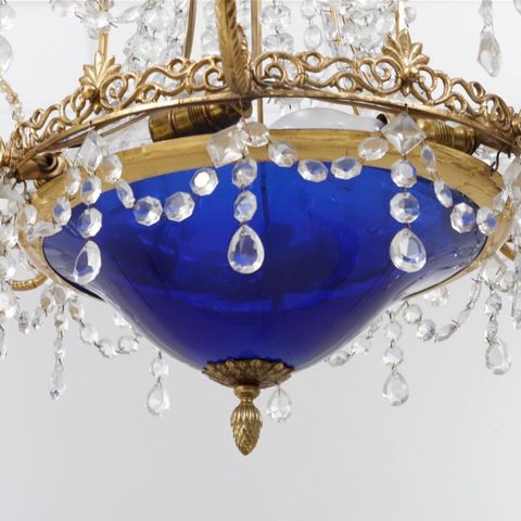 Ekstrem vakker lampe med krystall. Takkrone. Gustaviansk chandelier. Lysekrone