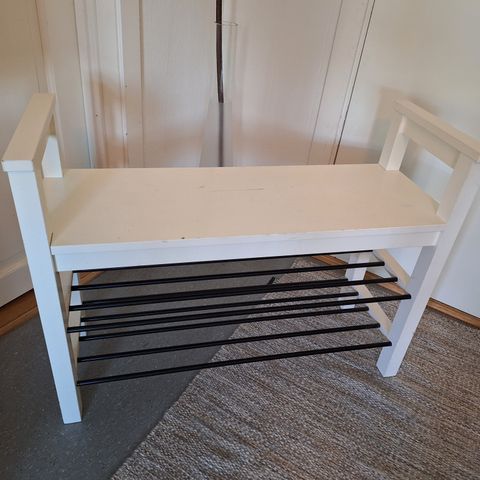 Hemnes entrebenk med skoplass(Kan leveres uten tillegg i Oslo)