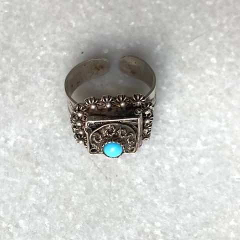 Vintage ring med turkis og egyptiske symboler