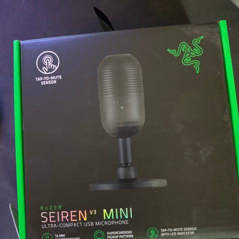 Razer Seiren V3 Mini +wistream boom arm 200