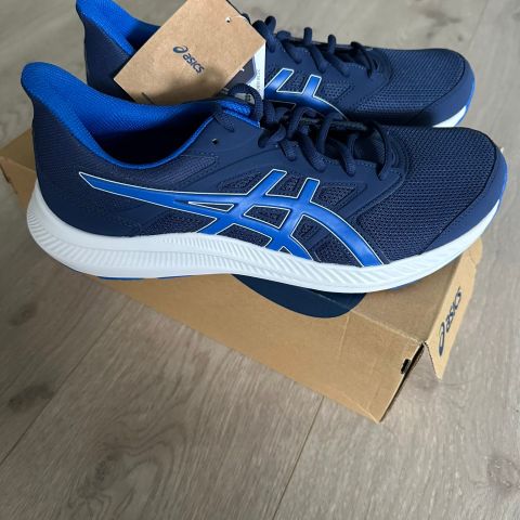 Nye Asics løpesko str. 44,5