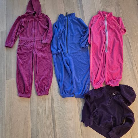 Fleece en genser og tre onepiece