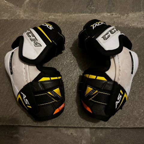 CCM Tacks AS1 albuebeskyttere - str 157-168cm