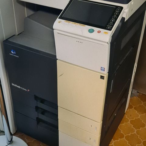 Konica Minolta Bizhub 224e multifunksjon skriver