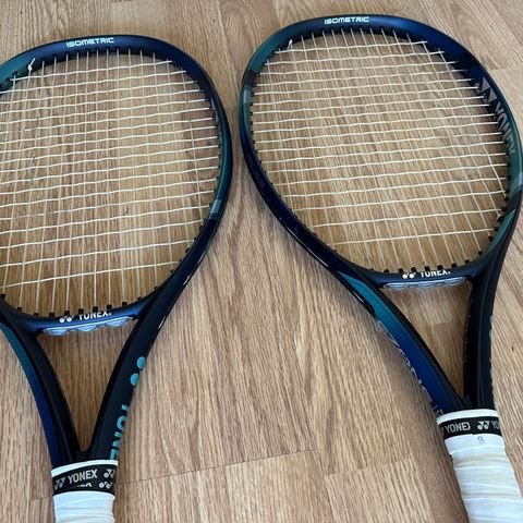 To Yonex Ezone 100SL tennis racketer lite brukt selges