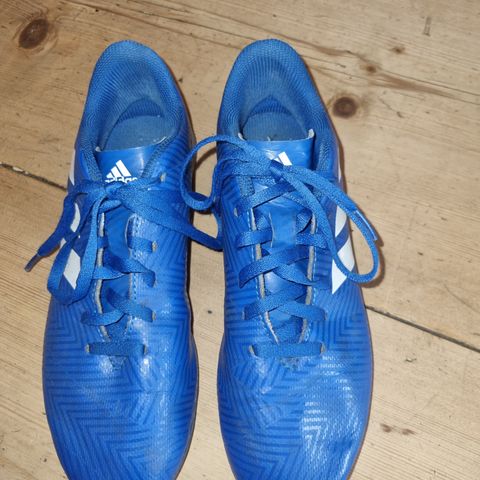 Adidas fotballsko str. 37