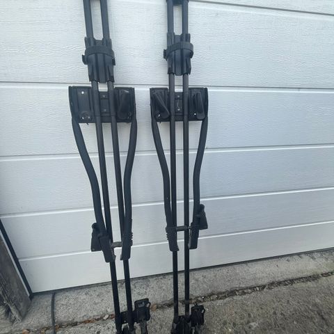 2 stj Thule sykkelstativ, pent brukt kr 800. Tlf 90104979