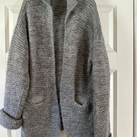 Hjemmestrikket Skappel cardigan