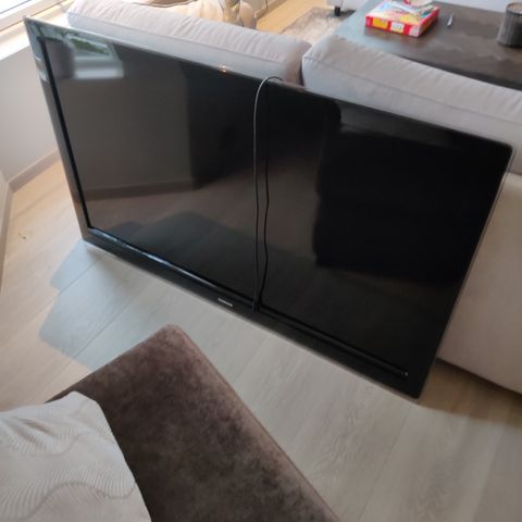 55" Thomson tv inkl veggfester og fjernkontroll