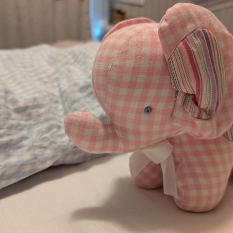 Helt ny elefant Kate Finn selges rimelig