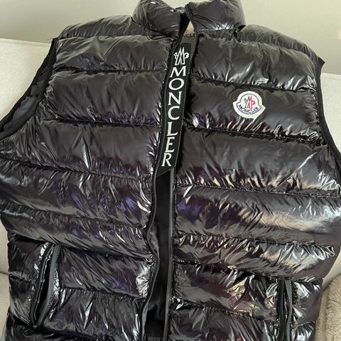 Moncler vest selges billig