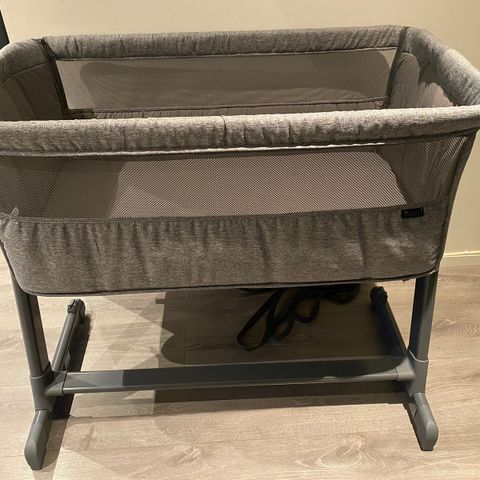 Yngri bedside crib