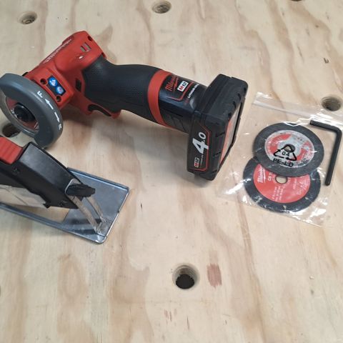 Milwaukee m12 fcot vinkelsliper/flisekutter med 4ah batteri