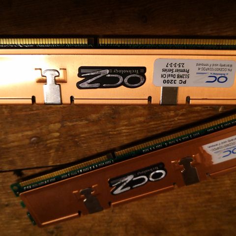 Retro DDR RAM kit: OCZ PC3200 (2.5-3-3-7) 2x 512mb