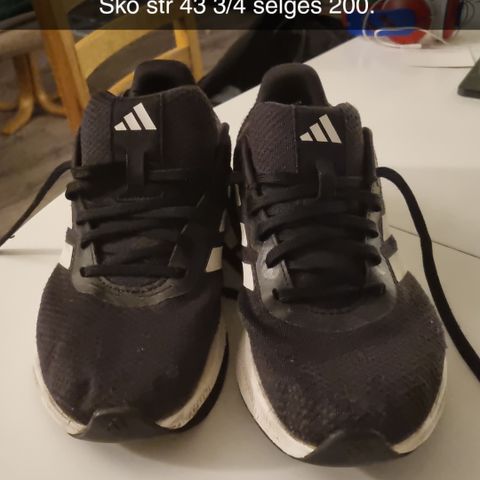 Adidas sko selges