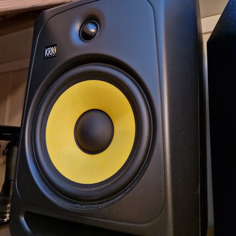 KRK RP8 Classic 8" Studiomonitorer - Stativer til pult