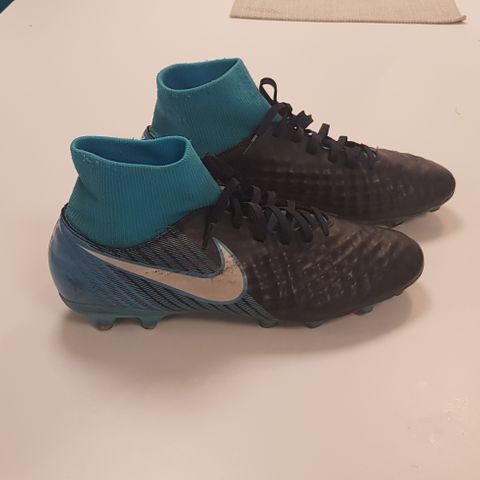 Nike fotballsko str 44.5