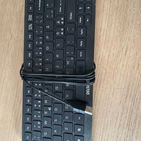 Tastatur skandinavisk kablet, merke deltaco