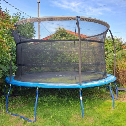 Brukt trampoline