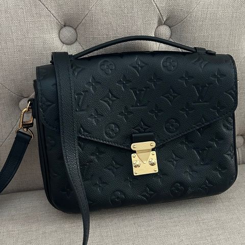 Louis Vuitton Pochette Metis Empreinte Noir