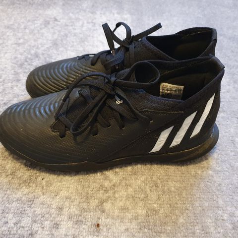 Adidas Predator tf fotballsko junior str. 35 1/2