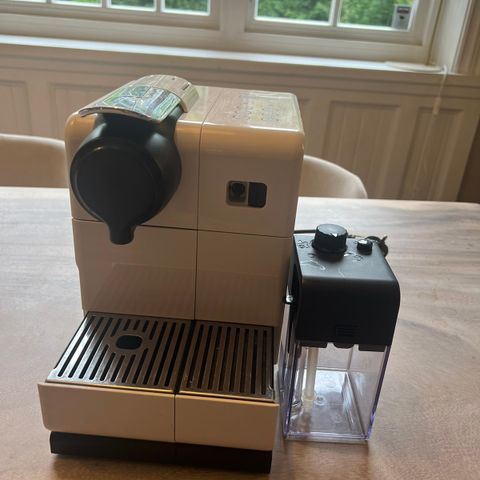 Nespresso Lattissima Touch White Coffee Machine