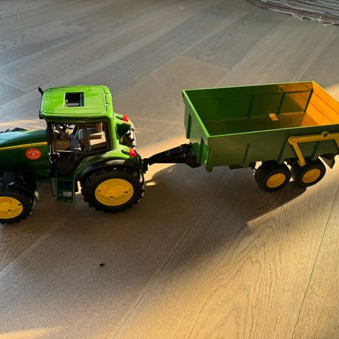 John Deere leketraktor med henger - Bruder