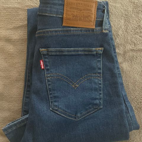 Levis flare 726