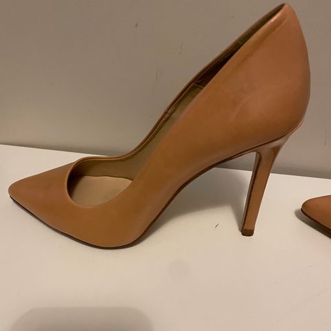 Beige pumps fra Zara str 41