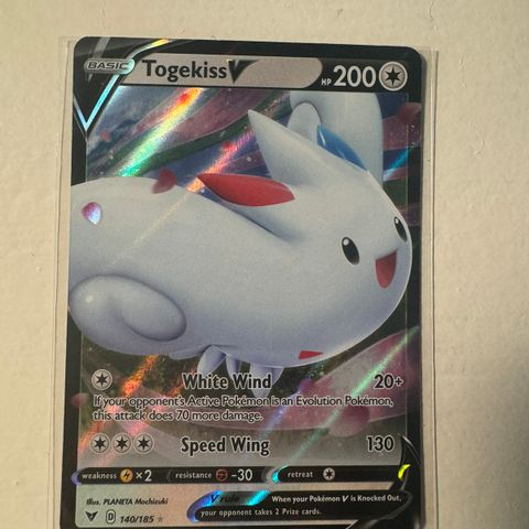 Togekiss V #140 Pokemon Vivid Voltage