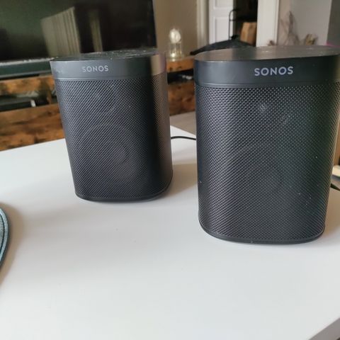 To høyttalere fra Sonos