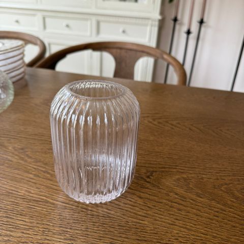 Vase i riflet glass