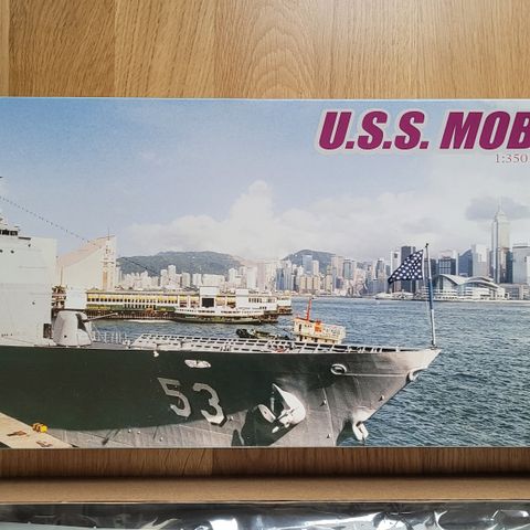 Plastbyggesett 1/350 USS Mobile Bay Cruiser til Salgs Helt Ny