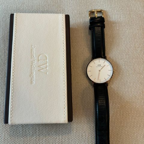 Som ny! Daniel Wellington klokke 40 mm. Nytt batteri!