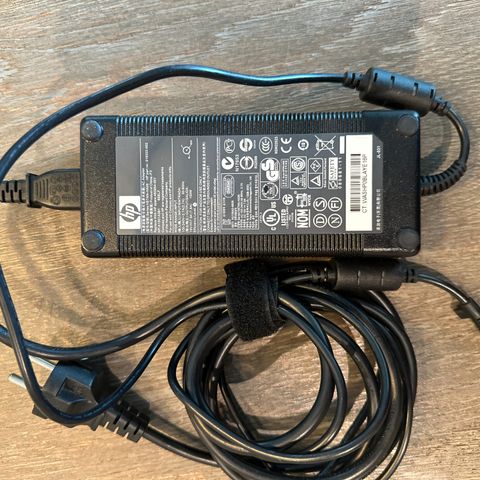 HP laptop power 150watt 19V