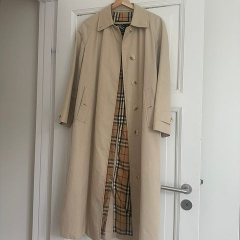 Burberry vintage trenchcoat