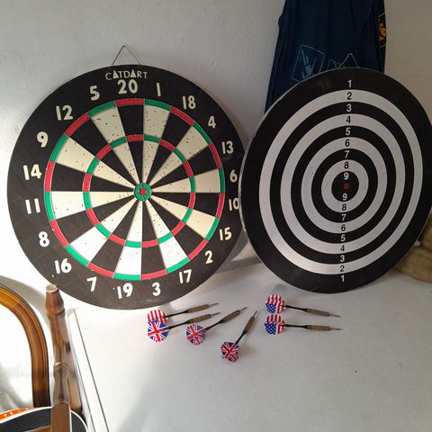 Darttavle med 6 piler - Piltavle - Dart Black