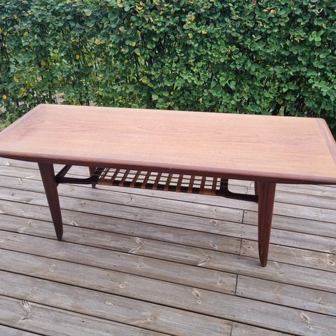 Pent teak salongbord tidlig 60 talls