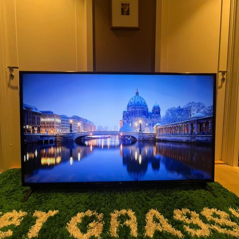 LG 65” 4K UHD Smart TV (SOM NY!)