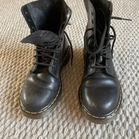 Sorte Dr Martens i str 39 (dame)