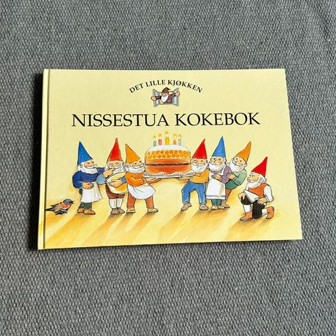 Det lille kjøkken - Nissestua kokebok. (I flott stand)