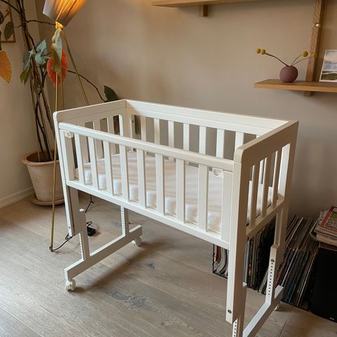 Troll Oslo bedside crib