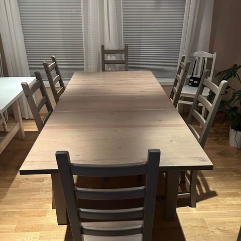 Spisebord i tre, brunt IKEA STORNÄS med ileggsplate, 147/205x95, høyde 75 (cm).