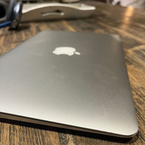 Macbook Air 11” (Early 2014)